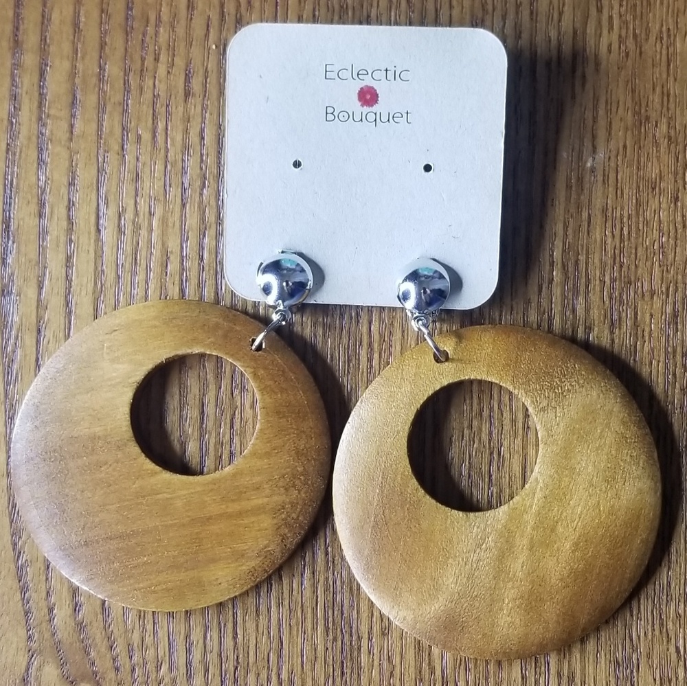 MEDIUM BROWN WOO DONUT STYLE CLIP-ON EARRINGS